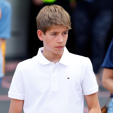 Jarang Tersorot, Intip 7 Foto Tampan Cucu Termuda Ratu Elizabeth