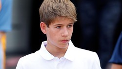 Jarang Tersorot, Intip 7 Foto Tampan Cucu Termuda Ratu Elizabeth