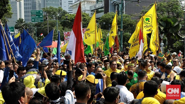 Pengurus PAN dan PPP bakal mendatangi kantor KPU setelah salat Jumat. Sementara Golkar baru akan mendaftarkan caleg DPR ke KPU besok, Sabtu (13/5).