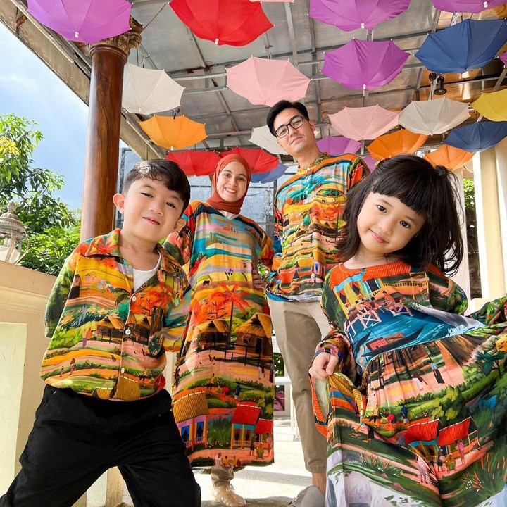 <p>Nycta Gina dan Kinos memilih nama Lembar Putih Trynicta untuk anak keduanya. Kini anak perempuan yang berusia 4 tahun itu akrab disapa Uti. (Foto: Instagram @missnyctagina)</p>