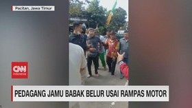 VIDEO: Pedagang Jamu Dihajar Massa Usai Rampas Motor Warga