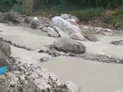 Ternyata! Ini Sebab Air Sungai Banjarnegara Mendadak Berwarna Putih Susu