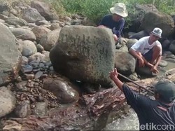 Artefak Kayu Diduga Perahu Kuno di Ngawi Berbentuk Lesung