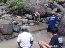 Saat Warga Ngawi Heboh Temukan Artefak Kayu Diduga Perahu Zaman Kerajaan