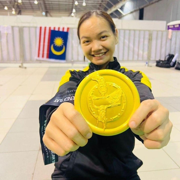 <p>Merrywati Manuil adalah salah satu atlet muda kebanggaan Malaysia, Bunda. Ia sudah sering menoreh prestasi di bidang pencak silat. (Foto: Instagram @wawatty_)</p>