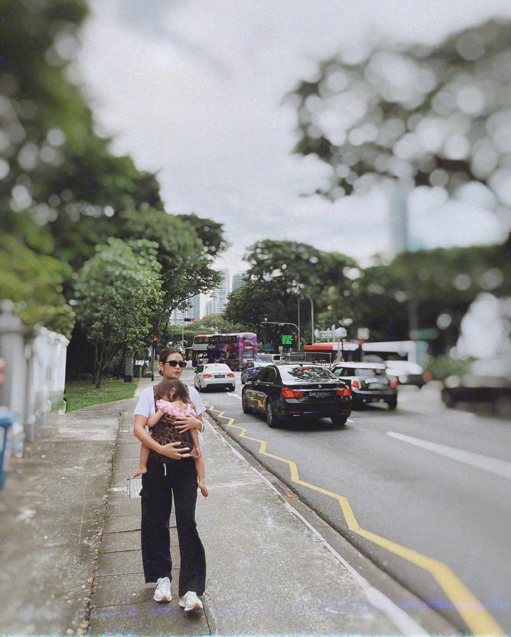 7 Potret Artis Gendong Anak, Intip Gaya Kece dari Nikita Willy hingga