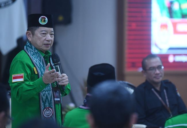 Kader PPP Jatim Desak Suharso Mundur Buntut 'Amplop Kiai' Sejumlah kader dan pimpinan PPP Jawa Timur mengecam pernyataan Ketua Umumnya, Suharso Monoarfa yang menyinggung 'amplop kiai'. Mereka meminta Suharso mundur.