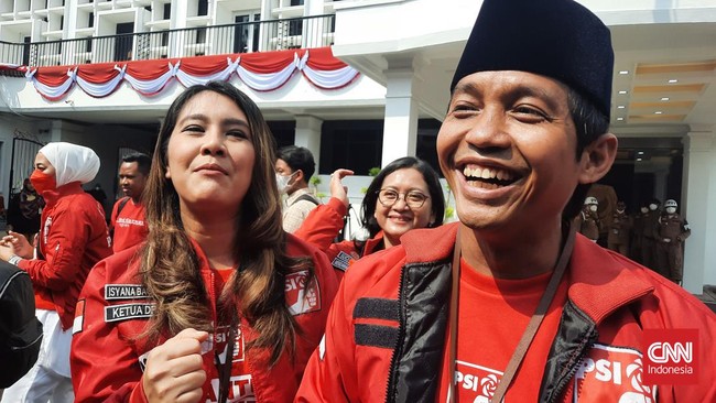 Sekjen PSI Raja Juli Antoni menjawab pertanyaan soal style hidup mewah Ketum PSI Kaesang Pangarep dan istrinya, Erina Gudono.