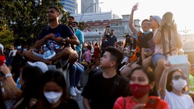 Singapura Resmi Bebas Masker Mulai Hari Ini