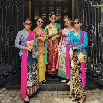Simak Gaya Elegan Dian Sastro hingga Titi Radjo Dukung Kebaya Goes to UNESCO