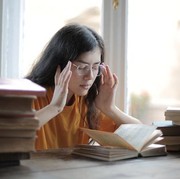 Sering Alami Migrain, 6 Makanan dan Minuman Ini Perlu Dihindari Biar Nggak Makin Parah!