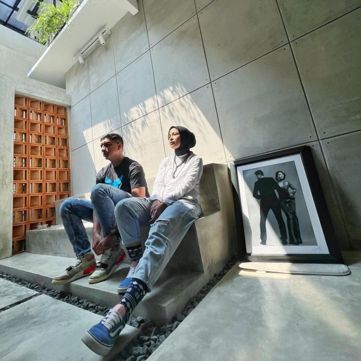 <p>Banyak memiliki spot foto keren di rumahnya membuat Tantri tak perlu jauh-jauh kalau ingin foto untuk diunggah di Instagram. Di rumahnya sudah banyak sudut instagrammable. (Foto: Instagram/@ardanaff)</p>