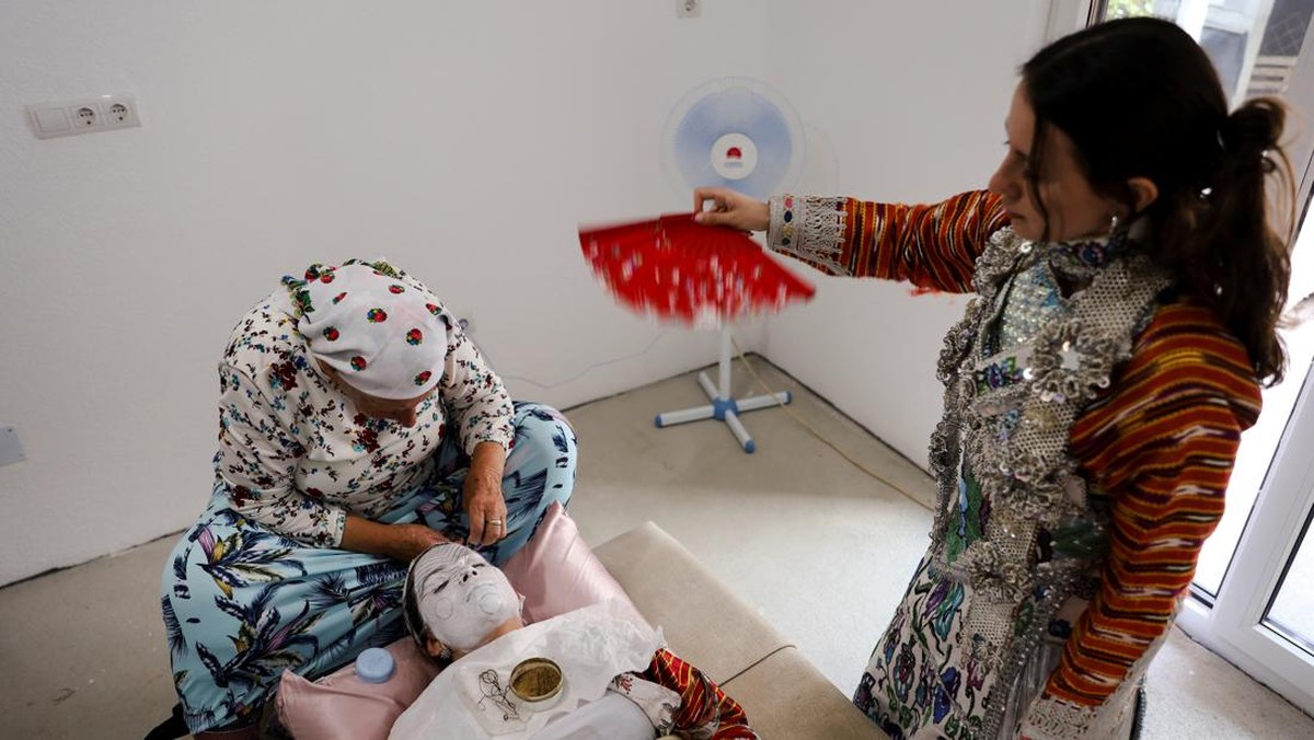 FOTO: Lukisan Kebahagiaan di Wajah Pengantin Wanita Bosnia