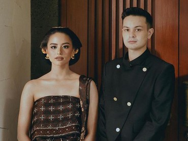 img-title 7 Gaya Prewedding Amanda Khairunnisa Adik Maudy Ayunda Pakai Adat Jawa