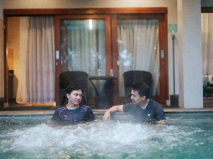5 Potret Sahrul Gunawan & Anak Laki-lakinya yang Sudah Remaja, seperti Kakak Adik