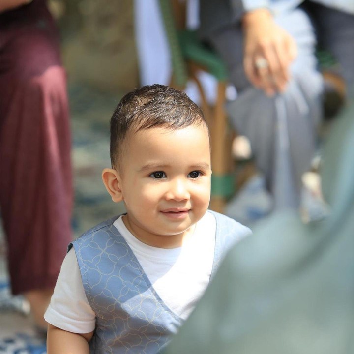 <p>Anak Zaskia Sungkar dan Irwansyah ini diberi nama Ukkasya Muhammad Syahki. Lahir pada 30 Maret 2021. Gaya dan tingkahnya selalu menggemaskan. (Foto: Instagram @zaskiasungkar15)</p>