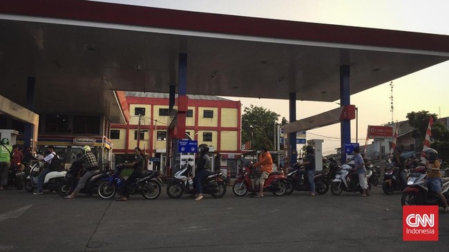 Presiden Jokowi akan mengumumkan kenaikan harga pertalite pekan depan, sejumlah warga berniat beralih ke pertamax. 