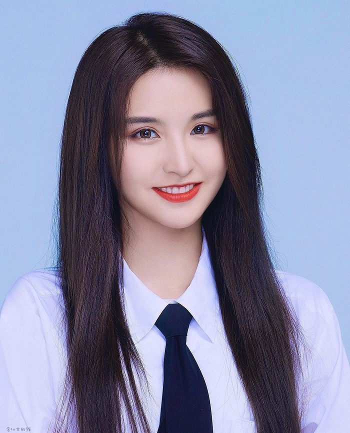 Aria Jin mulai populer setelah menjadi salah satu kontestan di salah satu acara survival 