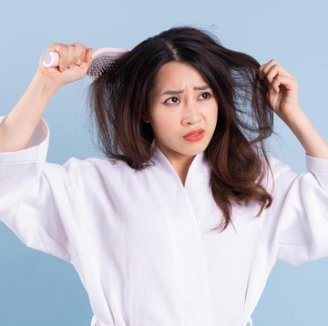 6 Cara Mudah Merawat Rambut Supaya Nggak Gampang Lepek dan Bisa Cantik Seharian