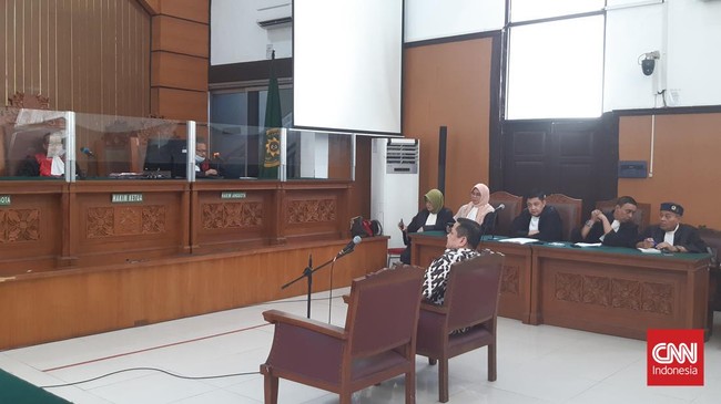 Irjen Napoleon Bonaparte dituntut satu tahun penjara karena dinilai terbukti menganiaya hingga menjejali tinja terhadap Muhammad Kace.