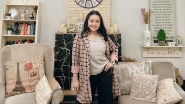 Tampil Seksi Pakai Hotpants, Susi Eks Babysitter Mawar AFI Lepas Hijab?
