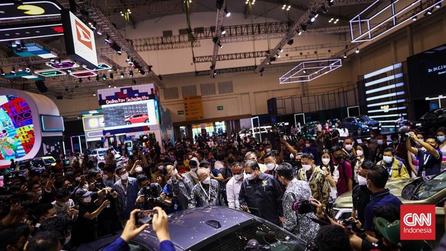 Daihatsu Sigra berhasil mempertahankan posisi dan diikuti Honda Brio.
