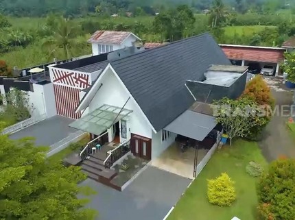 7 Potret Rumah Pasha Ungu, Luas Banget Sampai Ada Lapangan Golf Pribadi