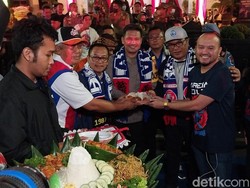 Semarak Aremania Sambut Ulang Tahun ke-35 Arema FC di Kota Malang