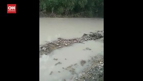 VIDEO: Viral di Medsos, Sungai Berubah Warna Jadi Putih Susu