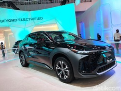 Yang Ditunggu! Mobil Listrik Toyota bZ4X Meluncur di GIIAS 2022