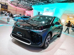 Hybrid Sudah Banyak, Kapan Toyota Bikin Mobil Listrik di Indonesia?