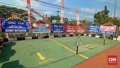img-title PN Serang Banjir Karangan Bunga Usai Vonis Eks Pejabat Bea Cukai