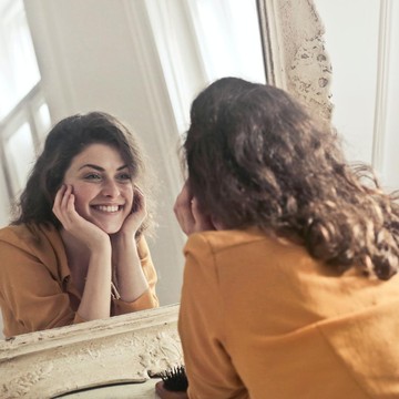 img-title 3 Kesalahan Saat Makan yang Ternyata Penyebab Wajah Gagal Glowing, Perbaiki Sebelum Terlambat!