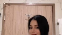 <p>Yasmine pun terlihat semakin cantik seiring dengan perkembangan kehamilannya. Lihat saya ia tampak cantik kan sambil memamerkan baby bump-nya? Yuk, Bunda kita doakan Yasmine dan buah hatinya selalu sehat sampai hari persalinan ya. (Foto: Instagram @yxsmine.ow)</p>