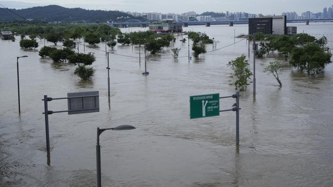 Korea Utara masa bodoh soal tuduhan Korea Selatan bahwa pihaknya diam-diam buka pintu dam 'mengirim banjir' ke wilayah negara tetangganya.