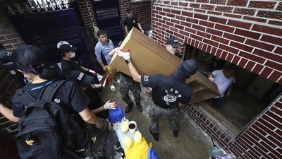 Kisah Pilu Warga Terjebak di Rumah Bawah Tanah Kala Banjir Seoul