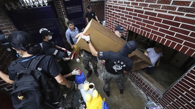 img-title Kisah Pilu Warga Terjebak di Rumah Bawah Tanah Kala Banjir Seoul