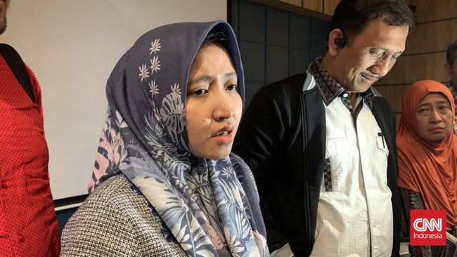 Erlian Rinda alias Durrotun Mahsunnah istri terdakwa kasus pencabulan Moch Subchi Azal Tsani (MSAT) alias Bechi buka suara.