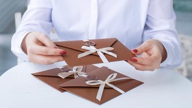 Pasangan Suami Istri Pakai Voucher Hotel yang Sudah Expired 40 Tahun