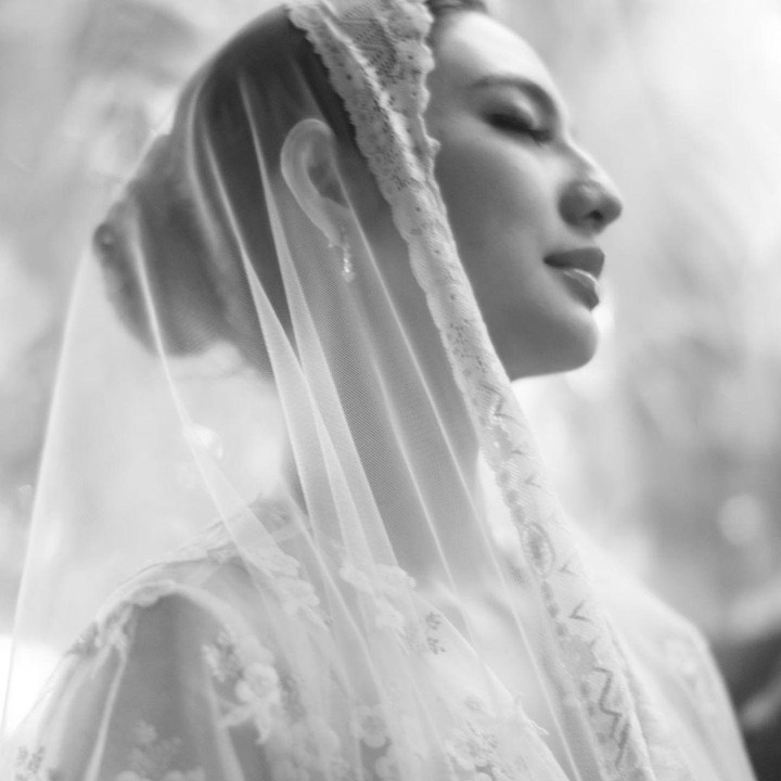 <p>Jarang terlihat di layar kaca ataupun layar lebar, Nadia Saphira terlihat semakin menawan. Juli lalu ia mengunggah maternity shoot ke Instagram pribadinya. (Foto: Instagram @nadsap)</p>
