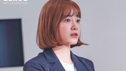 7 Inspirasi Outfit Kerja Ala Kim Sejeong dalam Drama 'Today's Webtoon'
