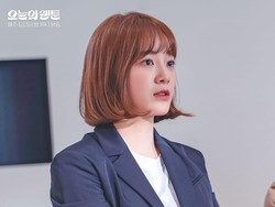 7 Inspirasi Outfit Kerja Ala Kim Sejeong dalam Drama 'Today's Webtoon'