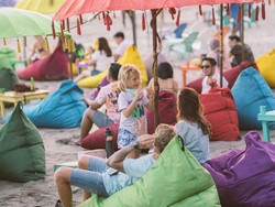 Deretan Beach Bar di Pantai Double Six, Cocok untuk Nge-chill saat Sunset