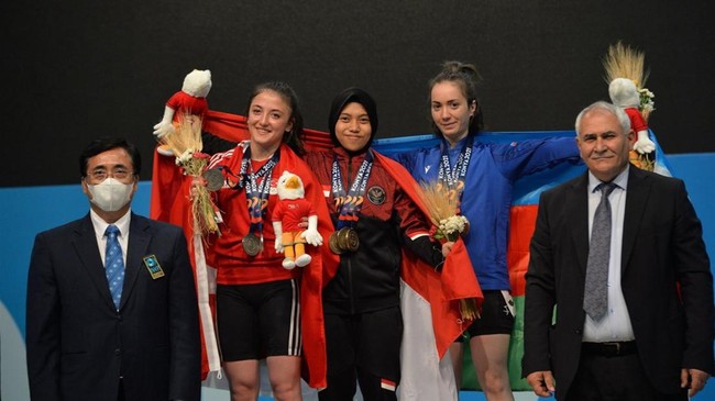 Lifter putri Siti Nafisatul Hariroh menjadi atlet pertama Indonesia yang menyumbang medali emas dalam Islamic Solidarity Games (ISG) 2022.