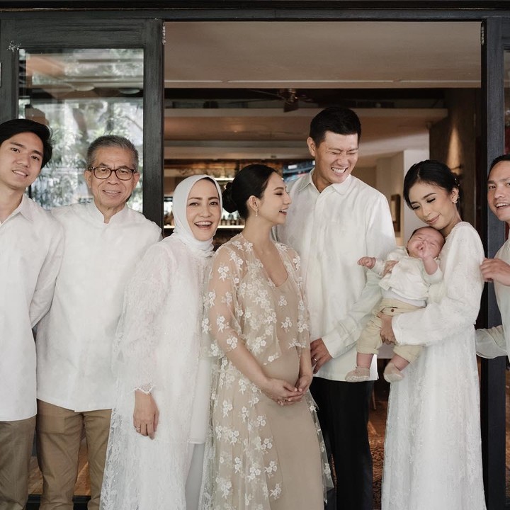 <p>Pasangan ini menikah pada 12 Desember 2019 lalu. Pernikahan mereka berlangsung tertutup dihadiri keluarga dan kerabat terdekat. (Foto: Instagram @nadsap)</p>