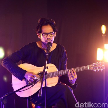 Lirik Lagu The Way You Say Goodbye - Oslo Ibrahim