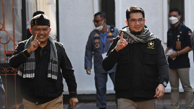 Ketua Umum Partai Ummat Ridho Rahmadi menegaskan Chandra Tirta Wijaya telah mengundurkan diri dari jabatan Wakil Ketua Umum sejak 30 Agustus 2022 lalu.