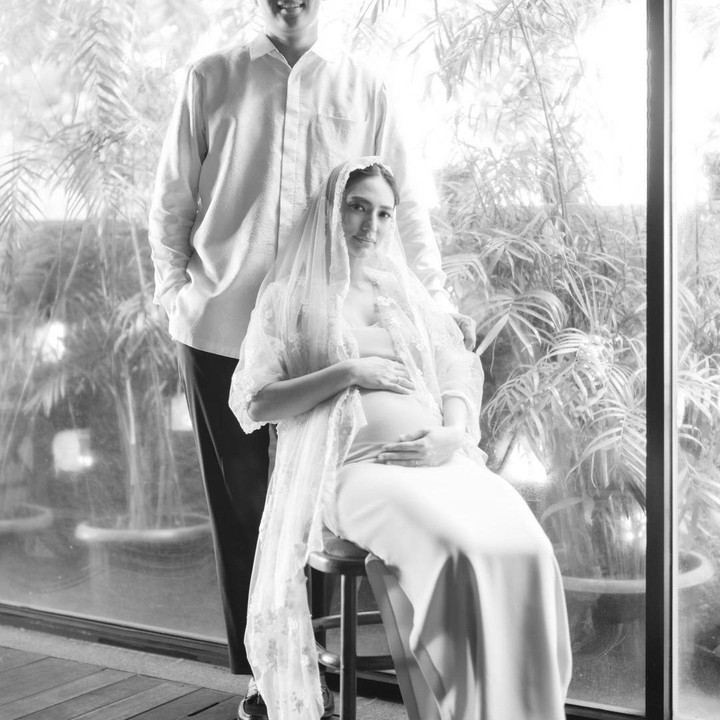 <p>Pasangan Nadia Saphira dan Michael Mirdad tengah menunggu kehadiran anak pertamanya, Bunda. Sebentar lagi mereka akan menjadi orang tua baru, lho. (Foto: Instagram @nadsap)</p>