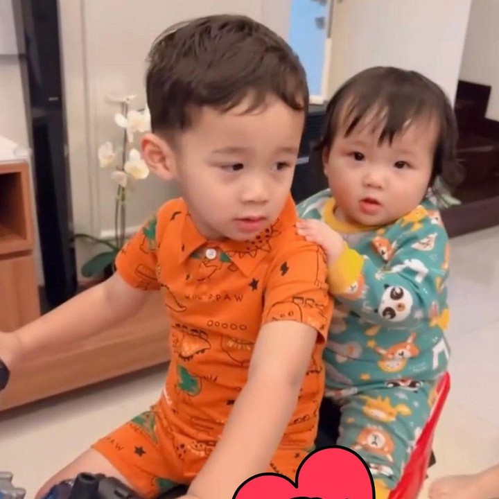 <p>Sarah juga sangat dekat dengan sang kakak, Yosafat Abimanyu Purnama. Mereka terlihat kompak dan saling menyayangi. (Foto: Instagram: @btpnd)</p>