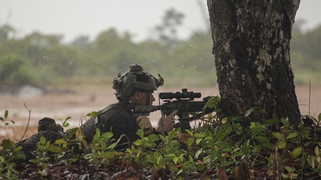 Kemhan Respons Eks Marinir Satria Kumbara Minta Pulang dari Rusia Kementerian Pertahanan merespons permohonan Satria Arta Kumbara, mantan prajurit TNI AL, untuk pulang setelah bergabung dengan militer Rusia.